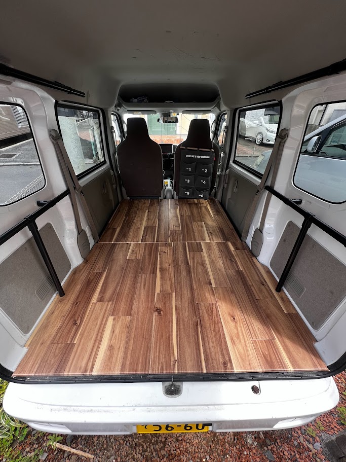 軽バン車中泊用にDIYしたベッドと収納レイアウト
