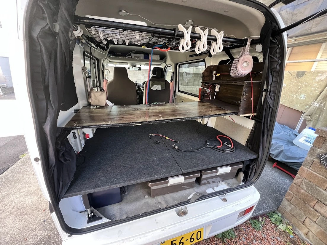 軽バン車中泊のベッド高さとベッド下収納レイアウトの全体イメージ