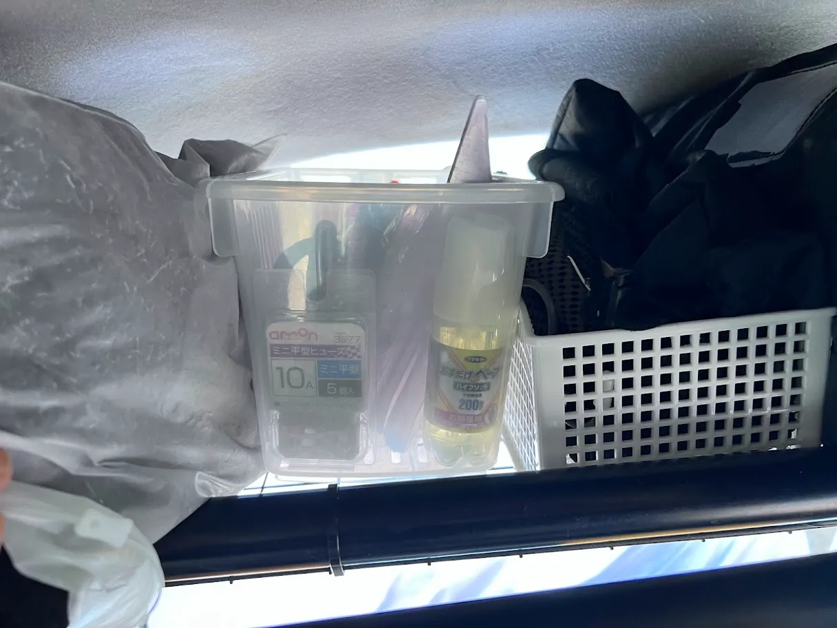 軽バン イレクター 天井収納に100均収納ケースを使った例