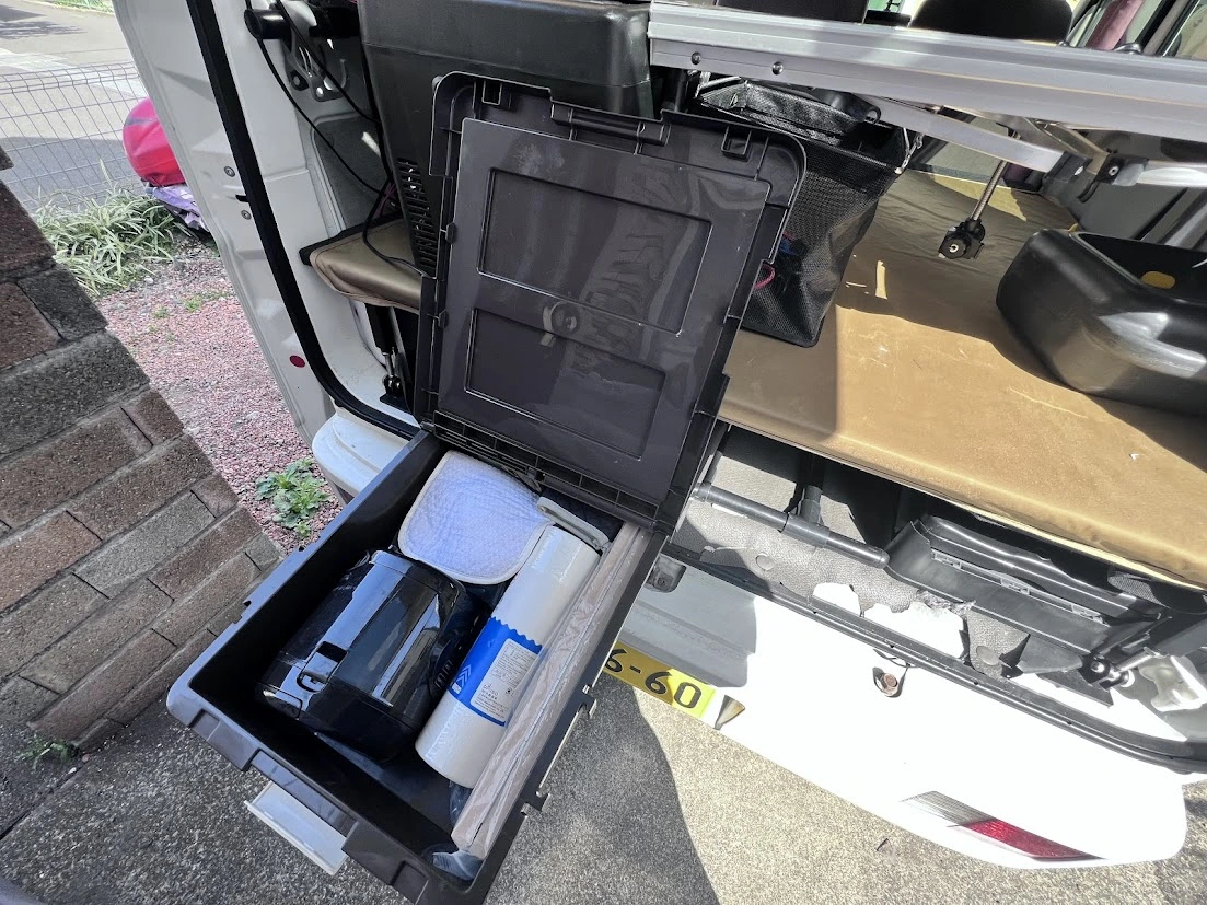 軽バンのベッド下収納を引き出せるようにした収納ボックス