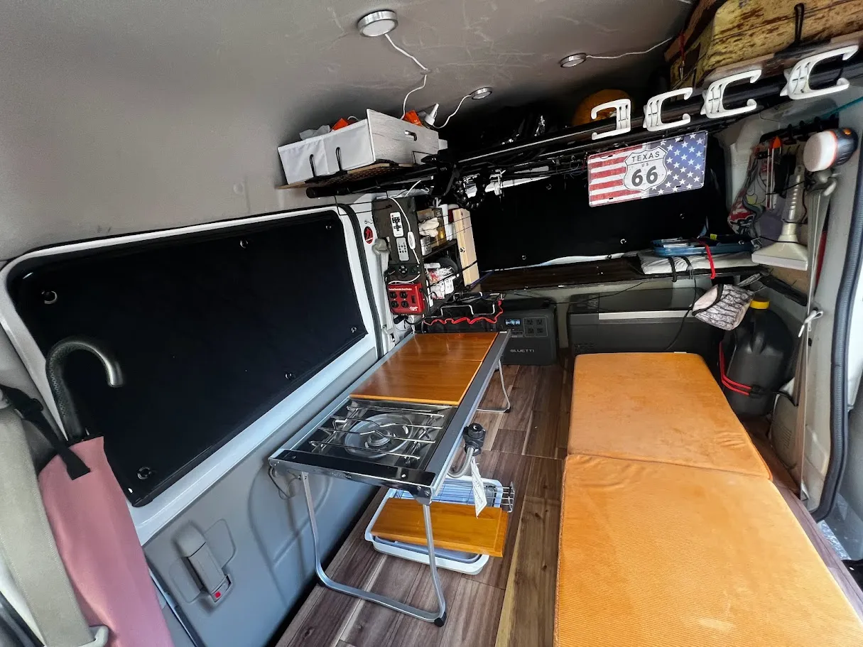 軽バン車中泊用の安価なマットの使用例