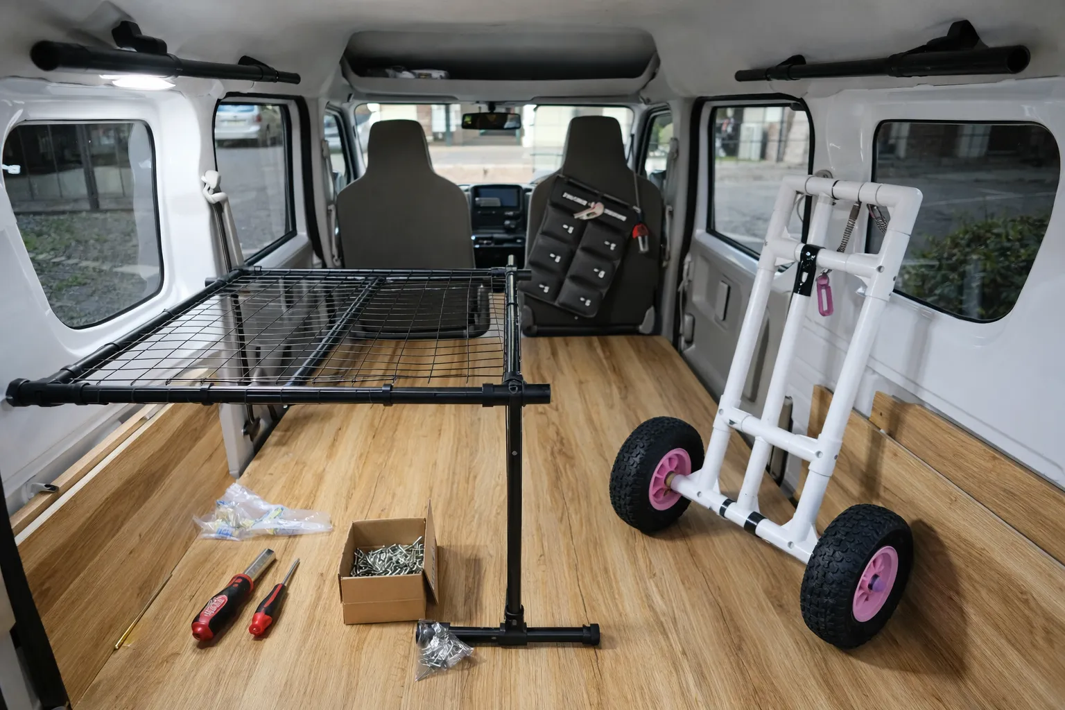 イレクターとスペーシアを使った車中泊DIYの比較例