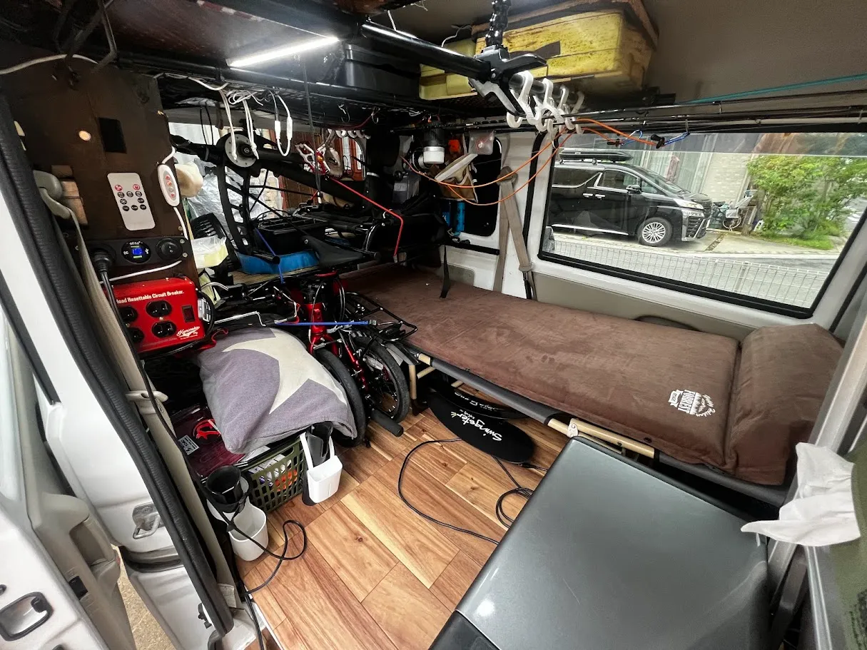 軽バン 車中泊 折り畳みベット