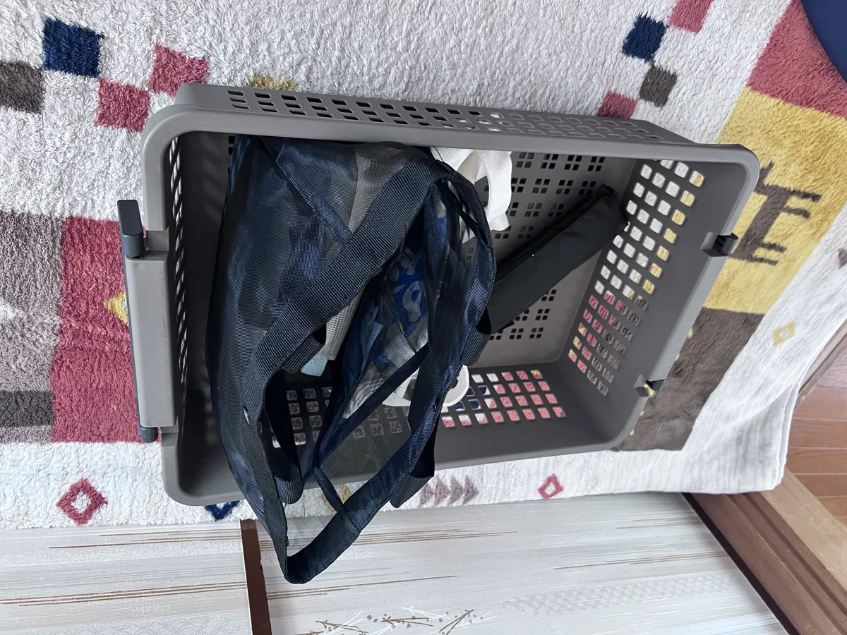 軽バンのスライドドア側から差し込む収納スペース