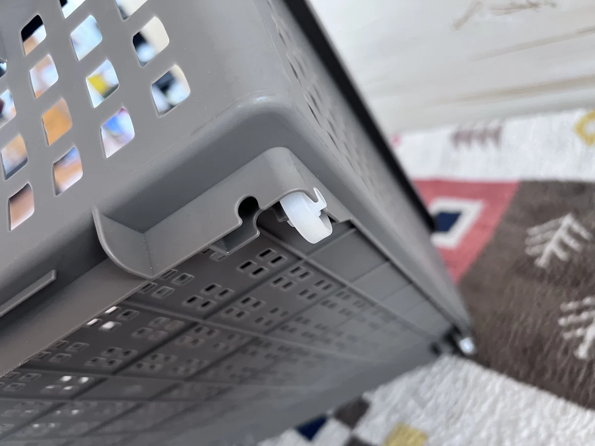 軽バンのスライドドア側から差し込んだ収納籠