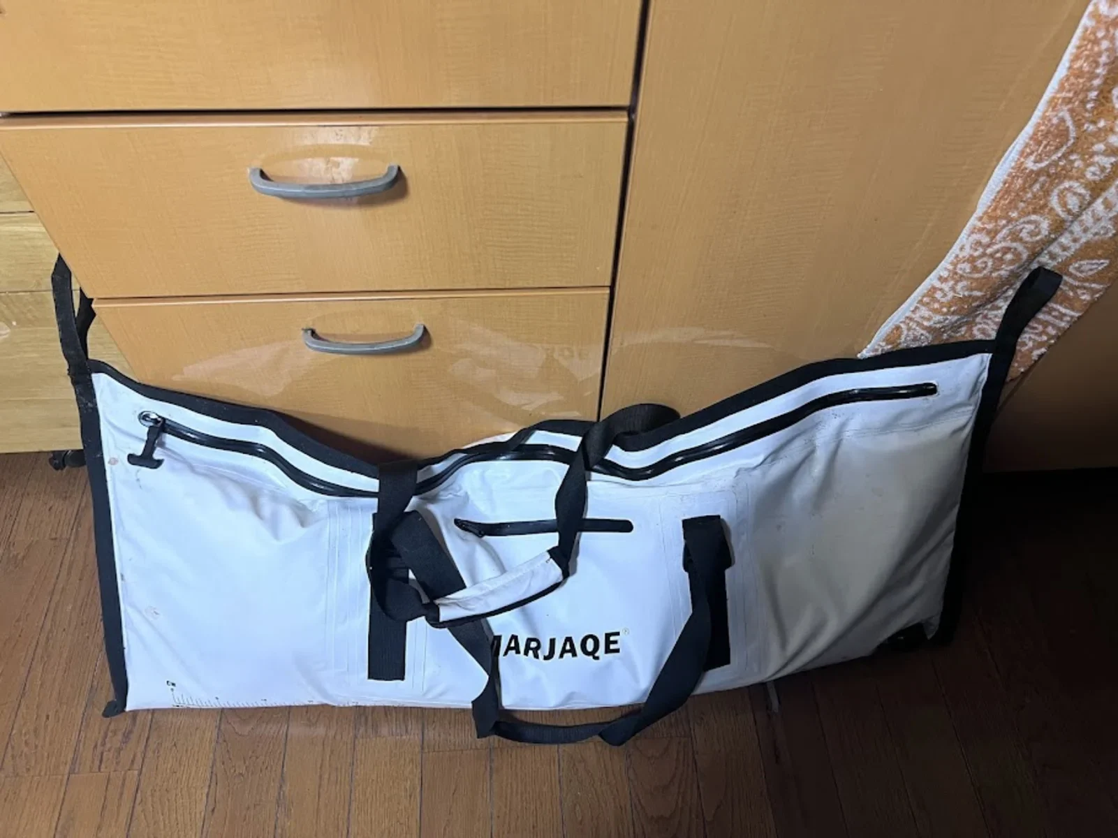 100×45cmサイズのフィッシング用クーラーバッグを畳んだ状態