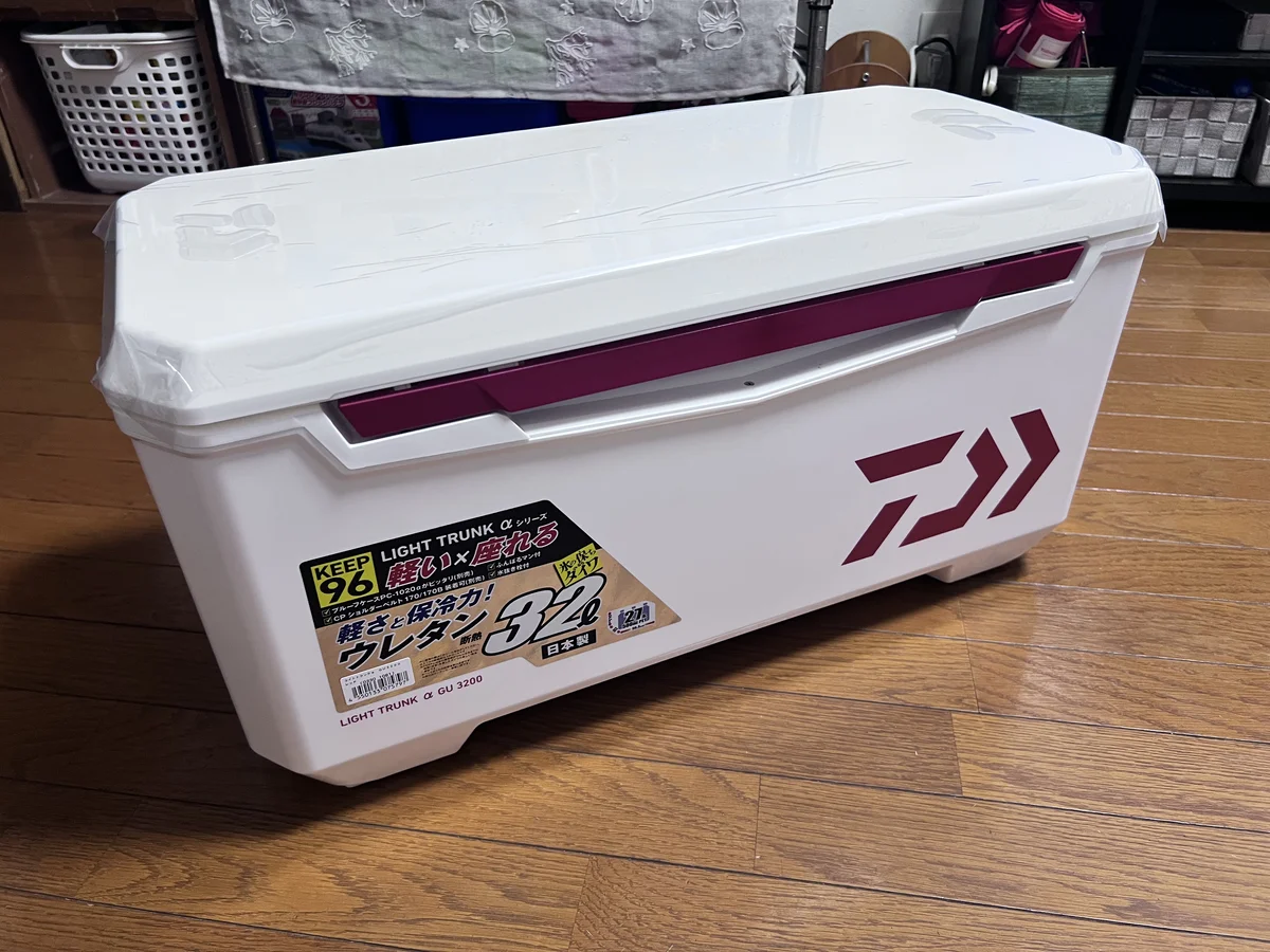 ダイワ ライトトランクα GU3200の32Lウレタンクーラー外観